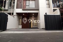 Rumah Luxury Modern Tanpa Renovasi di Rawamangun Jakarta Timur Rumah Luxury Modern Tanpa Renovasi di Rawamangun Jakarta Timur