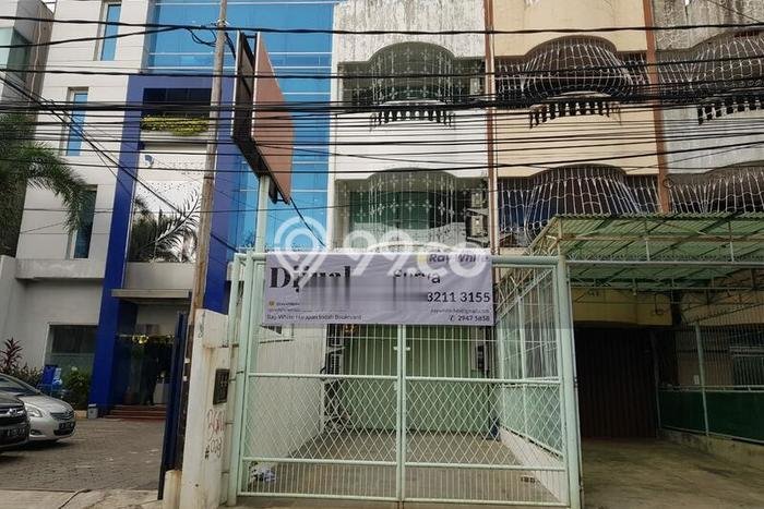 Unit Ruko Dijual di Jakarta Pusat LT 144m2 & LB 525m2 Unit Ruko Dijual di Jakarta Pusat LT 144m2 & LB 525m2