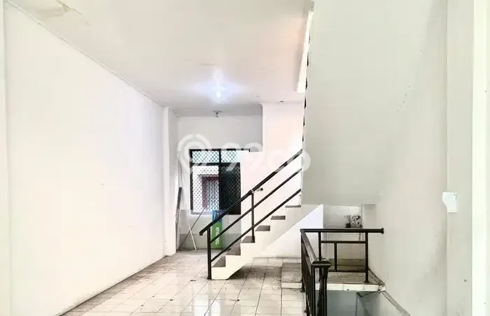 Ruko untuk Disewa di Pusat Jakarta Barat Luas Bangunan 160m2 Ruko untuk Disewa di Pusat Jakarta Barat Luas Bangunan 160m2