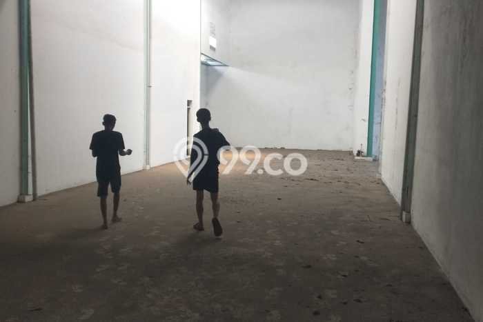 Gudang disewakan lokasi strategis Cengkareng Jakarta Barat 300m2 Gudang disewakan lokasi strategis Cengkareng Jakarta Barat 300m2