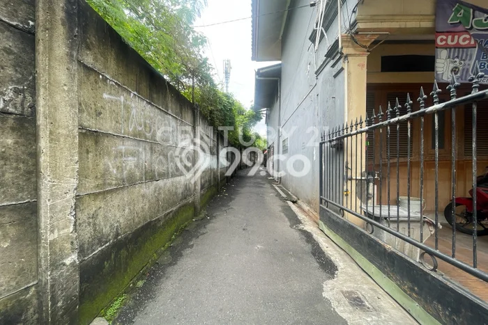 Jual Rumah Modern 8 KT di Halim Perdana Kusuma, Jakarta Timur Jual Rumah Modern 8 KT di Halim Perdana Kusuma, Jakarta Timur