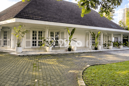 Rumah Elit LB 600m2 Siap Pakai Desain Elegan di Sudirman, Jakarta Selatan Rumah Elit LB 600m2 Siap Pakai Desain Elegan di Sudirman, Jakarta Selatan