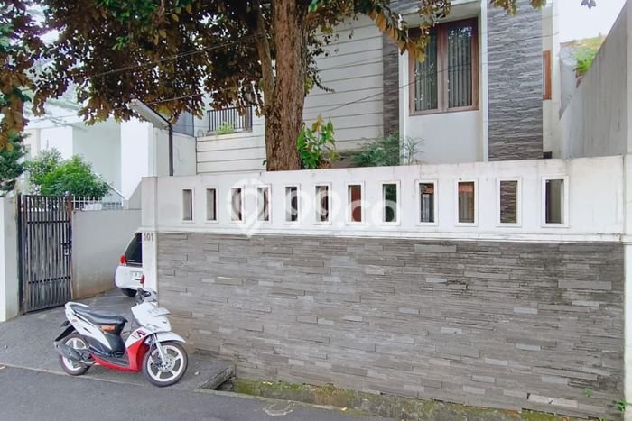 Ready to Use! Luxury House LT 226m2 Desain Modern di Permata Hijau Ready to Use! Luxury House LT 226m2 Desain Modern di Permata Hijau