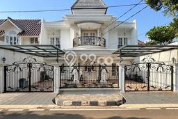 For Sale! Luxury House LT 228m2 Desain Elegan di Lebak Bulus For Sale! Luxury House LT 228m2 Desain Elegan di Lebak Bulus