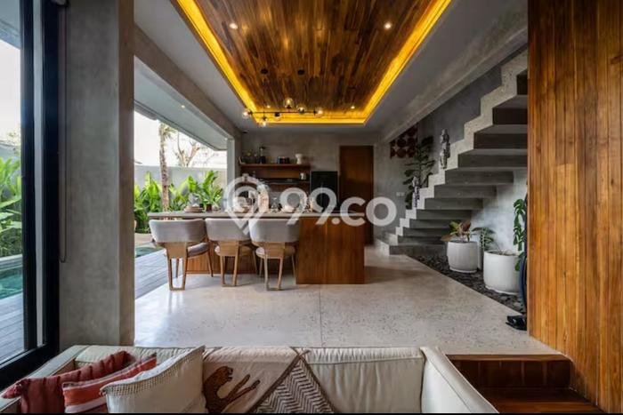 DIJUAL! Vila Kawasan , Luas 180m2m², Akses ke Pusat Kota DIJUAL! Vila Kawasan , Luas 180m2m², Akses ke Pusat Kota