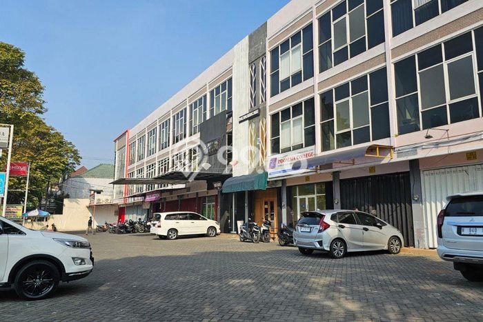 Ruko Disewa di Malang dengan LB 180m2 Area Komersial Ramai Ruko Disewa di Malang dengan LB 180m2 Area Komersial Ramai