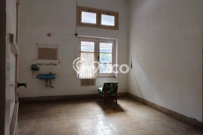 Lokasi strategis! Rumah siap huni disewakan di Klojen LB 235m2 Lokasi strategis! Rumah siap huni disewakan di Klojen LB 235m2