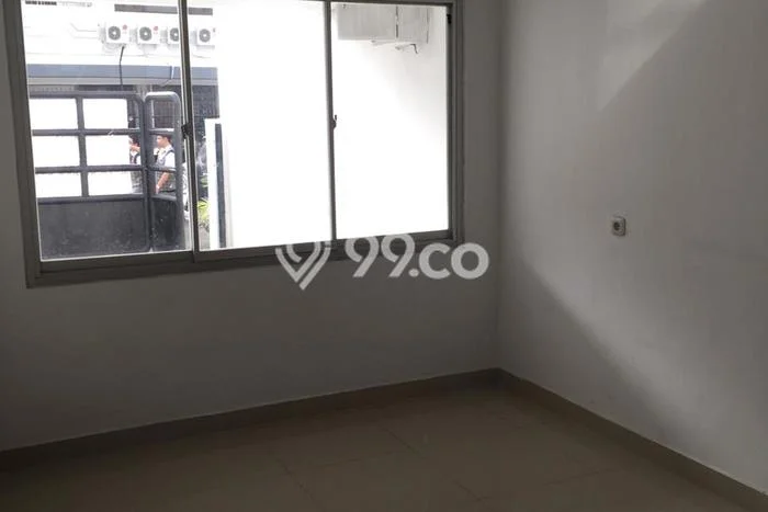 Disewakan! Rumah 6 Kamar Tidur &
2 Kamar Mandi di Tanjung Duren, Jakarta Barat Disewakan! Rumah 6 Kamar Tidur &
2 Kamar Mandi di Tanjung Duren, Jakarta Barat