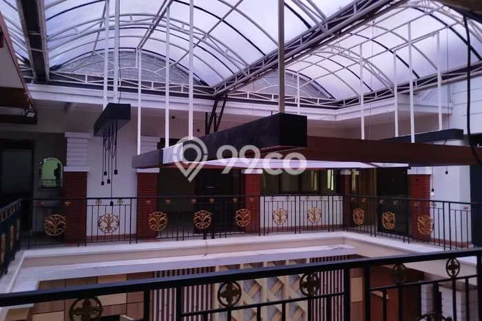 Sewa Rumah Strategis LT 1000m2 / LB 700m2 di Riau, Bandung Sewa Rumah Strategis LT 1000m2 / LB 700m2 di Riau, Bandung