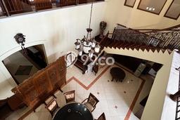 Rumah Elit LB 600m2 Siap Pakai Desain Elegan di Gunung Batu, Bandung Rumah Elit LB 600m2 Siap Pakai Desain Elegan di Gunung Batu, Bandung