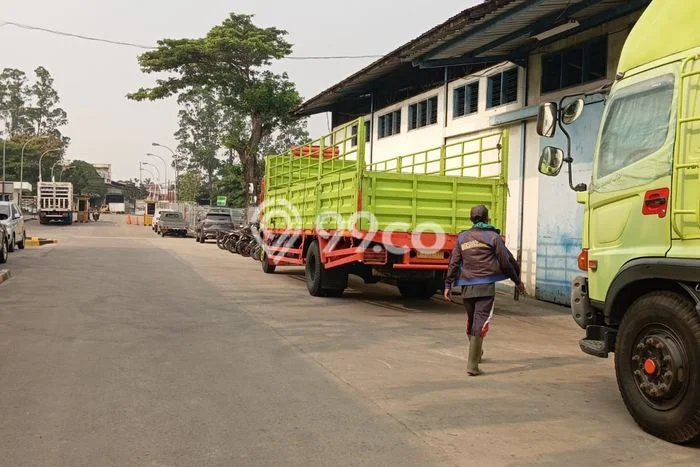 Gudang Area Perdagangan di Daan Mogot, Luas 2400m², Siap Operasi Gudang Area Perdagangan di Daan Mogot, Luas 2400m², Siap Operasi