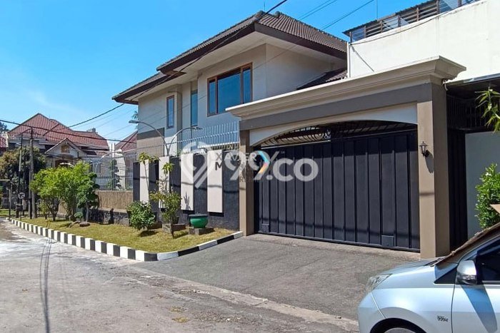 Rumah Idaman Keluarga! Rumah Mewah area Villa Puncak Tidar, Malang, Luas 506m2m² Bangunan 700m2m² Rumah Idaman Keluarga! Rumah Mewah area Villa Puncak Tidar, Malang, Luas 506m2m² Bangunan 700m2m²