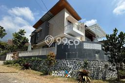 DIJUAL! Vila Kawasan , Area 154m2m², Posisi Strategis DIJUAL! Vila Kawasan , Area 154m2m², Posisi Strategis