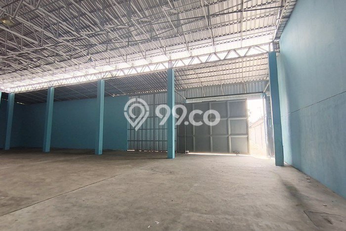 Gudang Kawasan Komersial di Blimbing, Luas 900m2m², Siap Usaha Gudang Kawasan Komersial di Blimbing, Luas 900m2m², Siap Usaha