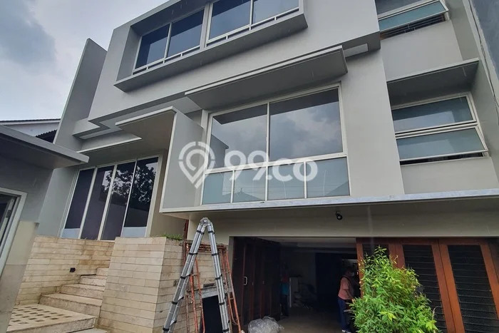 Rumah Kondisi Baik Disewakan di Pondok Indah, Jakarta Selatan LT 350m2, LB 400m2 Rumah Kondisi Baik Disewakan di Pondok Indah, Jakarta Selatan LT 350m2, LB 400m2