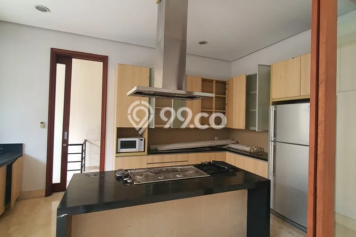 Rumah Kondisi Baik Disewakan di Pondok Indah, Jakarta Selatan LT 350m2, LB 400m2 Rumah Kondisi Baik Disewakan di Pondok Indah, Jakarta Selatan LT 350m2, LB 400m2