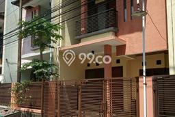 UNIT LANGKA! Rumah kawasan Gatot Subroto, 2 KM, Pemandangan Indah, LT 90m² LB 150m² UNIT LANGKA! Rumah kawasan Gatot Subroto, 2 KM, Pemandangan Indah, LT 90m² LB 150m²