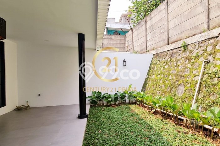 Rumah Mewah LB 250m2 Siap Pakai Desain Elegan di Bintaro, Tangerang Selatan Rumah Mewah LB 250m2 Siap Pakai Desain Elegan di Bintaro, Tangerang Selatan