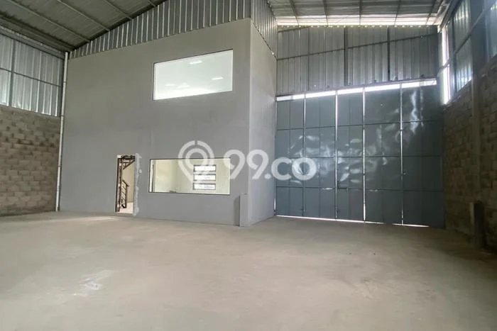 INVESTASI POTENSIAL! Gudang di Batujajar, Luas 850m2m², Area Bisnis INVESTASI POTENSIAL! Gudang di Batujajar, Luas 850m2m², Area Bisnis