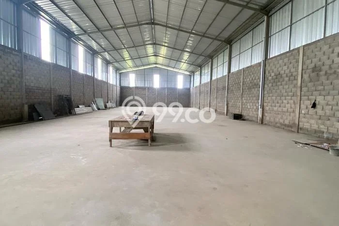 INVESTASI POTENSIAL! Gudang di Batujajar, Luas 850m2m², Area Bisnis INVESTASI POTENSIAL! Gudang di Batujajar, Luas 850m2m², Area Bisnis