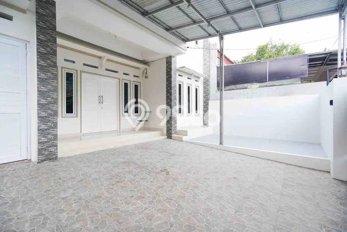 Hunian Mewah LB 185m2 Siap Pakai Desain Elegan di Cipedak, Jakarta Selatan Hunian Mewah LB 185m2 Siap Pakai Desain Elegan di Cipedak, Jakarta Selatan