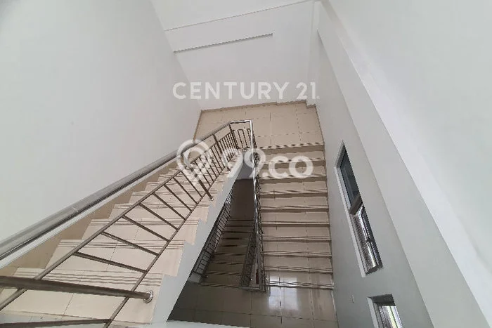 AREA BERKEMBANG! Ruko For Rent Kawasan Holis Cigondewah, Luas 175m², Ready Bisnis AREA BERKEMBANG! Ruko For Rent Kawasan Holis Cigondewah, Luas 175m², Ready Bisnis