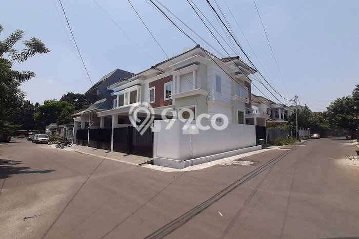 Rumah Elit Modern Siap Huni di Ampera Jakarta Selatan Rumah Elit Modern Siap Huni di Ampera Jakarta Selatan