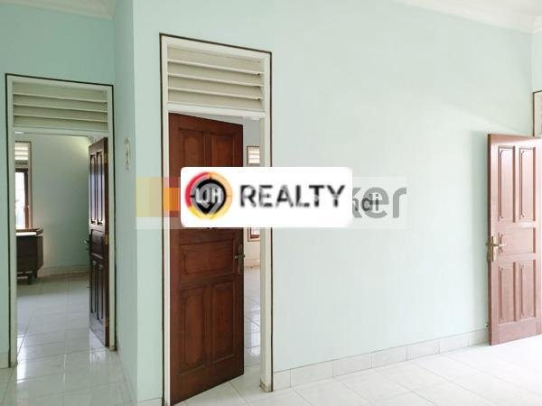 Lokasi strategis! Rumah siap huni disewakan di Semarang Tengah LB 135m2 Lokasi strategis! Rumah siap huni disewakan di Semarang Tengah LB 135m2