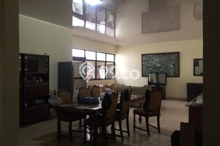 Hunian Elit LB 250m2 Siap Pakai Desain Elegan di Warung Buncit, Jakarta Selatan Hunian Elit LB 250m2 Siap Pakai Desain Elegan di Warung Buncit, Jakarta Selatan