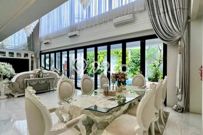 Dijual Rumah Mewah Elegan Dengan View Eksklusif di Pondok Indah, Jakarta Selatan Dijual Rumah Mewah Elegan Dengan View Eksklusif di Pondok Indah, Jakarta Selatan