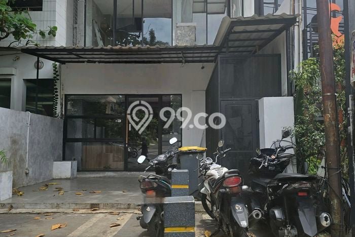 Ruko Lokasi Bisnis Kawasan Senopati, Luas 300m², Jalur Utama Ruko Lokasi Bisnis Kawasan Senopati, Luas 300m², Jalur Utama