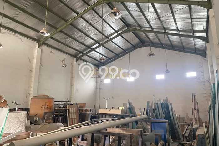 KAWASAN PREMIUM! Gudang di Kraton, Luas 300m2m², Akses Utama KAWASAN PREMIUM! Gudang di Kraton, Luas 300m2m², Akses Utama