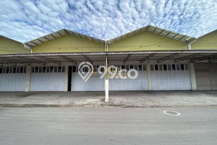 KAWASAN PREMIUM! Gudang di Kraton, Luas 300m2m², Akses Utama KAWASAN PREMIUM! Gudang di Kraton, Luas 300m2m², Akses Utama