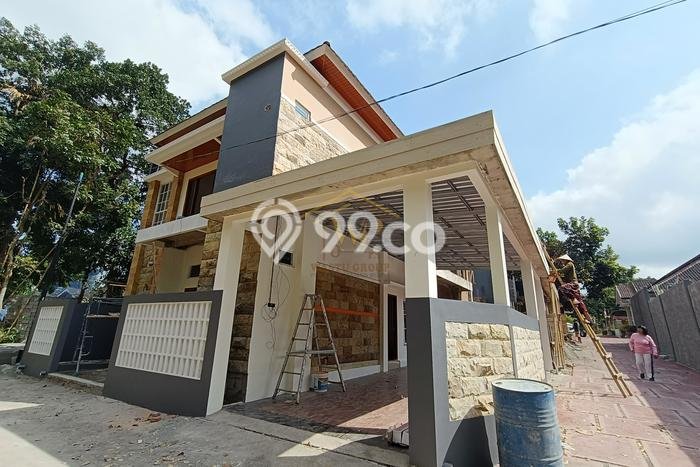 DIJUAL CEPAT! Rumah Siap Huni Lokasi Premium Ngemplak, Luas 130m² LB 120m² DIJUAL CEPAT! Rumah Siap Huni Lokasi Premium Ngemplak, Luas 130m² LB 120m²