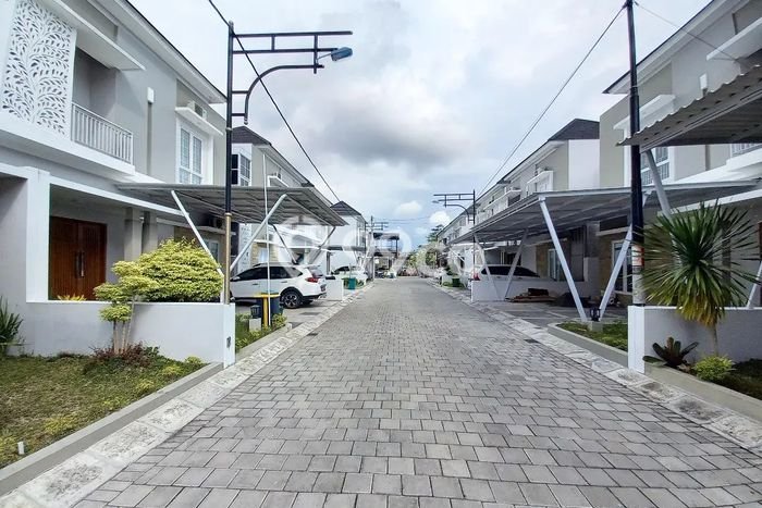 For Sale Rumah 3 Kamar Lokasi Ideal Nyaman dan Strategis di Godean For Sale Rumah 3 Kamar Lokasi Ideal Nyaman dan Strategis di Godean