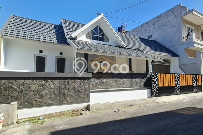 DIJUAL CEPAT! Rumah Ready Stock Area Strategis Umbulharjo, Luas 250m² Bangunan 180m² DIJUAL CEPAT! Rumah Ready Stock Area Strategis Umbulharjo, Luas 250m² Bangunan 180m²