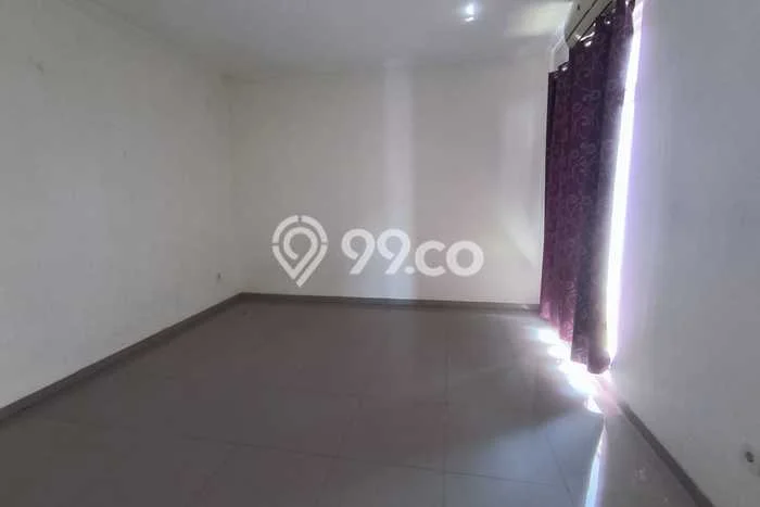 LOKASI STRATEGIS! Rumah di Semarang Barat, Dekat Stasiun, 2 KM, Luas 240m2m² Bangunan 150m2m² LOKASI STRATEGIS! Rumah di Semarang Barat, Dekat Stasiun, 2 KM, Luas 240m2m² Bangunan 150m2m²