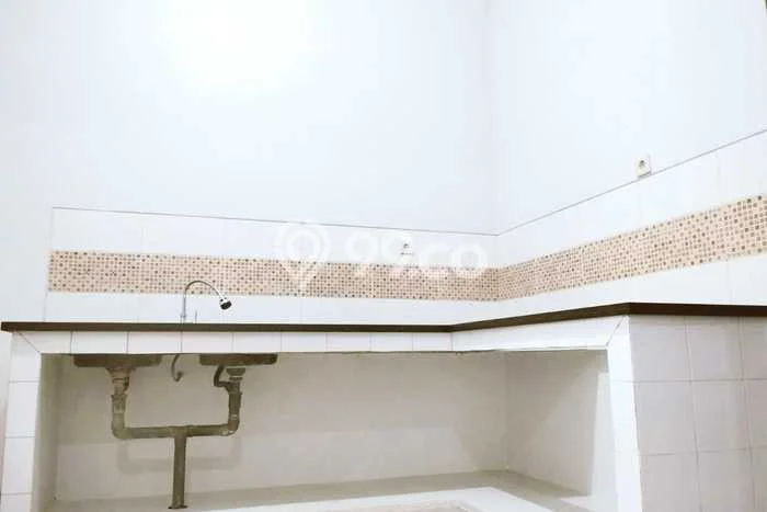 UNIT SPESIAL! Rumah di Tembalang, 2 KM, Dekat Pusat Kota, LT 240m2m² Bangunan 180m2m² UNIT SPESIAL! Rumah di Tembalang, 2 KM, Dekat Pusat Kota, LT 240m2m² Bangunan 180m2m²