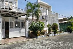 Rumah Elit Modern Tanpa Renovasi di Manyar Surabaya Rumah Elit Modern Tanpa Renovasi di Manyar Surabaya