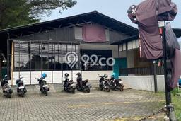 Komersial disewakan di Cinere Depok dengan luas bangunan 450m2 Komersial disewakan di Cinere Depok dengan luas bangunan 450m2