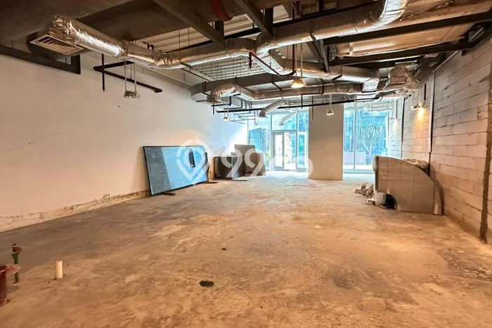 Disewakan Komersial di Kawasan Ramai Sudirman Luas 181m2 Disewakan Komersial di Kawasan Ramai Sudirman Luas 181m2
