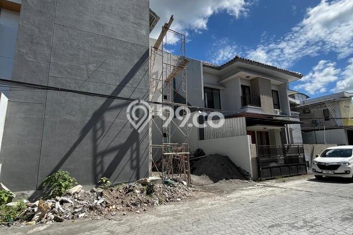 Bisnis Menjanjikan! Kost Kawasan Depok, Luas 129m², Akses Mudah Fasilitas Umum Bisnis Menjanjikan! Kost Kawasan Depok, Luas 129m², Akses Mudah Fasilitas Umum