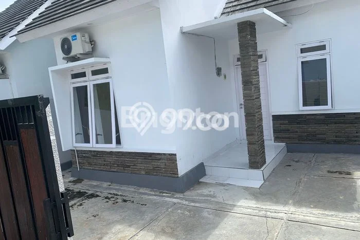 Disewakan! Rumah 3 Kamar Tidur &
1 Kamar Mandi di Nusa Dua, Badung Disewakan! Rumah 3 Kamar Tidur &
1 Kamar Mandi di Nusa Dua, Badung