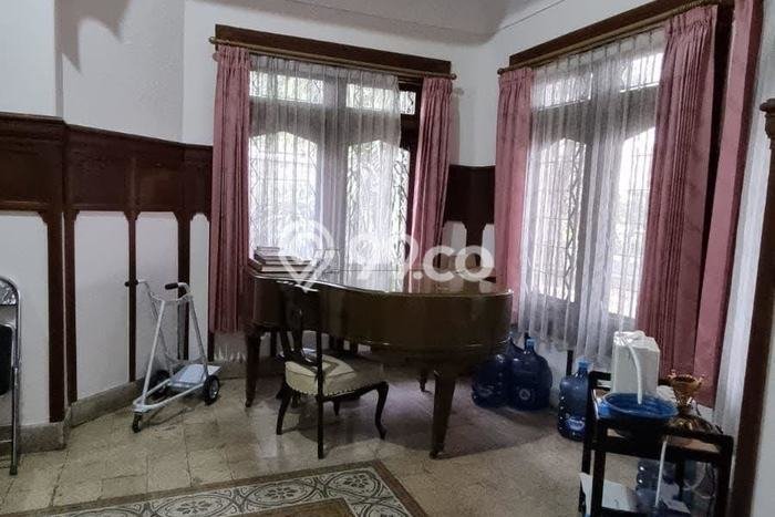 Jual Rumah Mewah Megah Dengan View Cantik di Raya Darmo, Surabaya Jual Rumah Mewah Megah Dengan View Cantik di Raya Darmo, Surabaya