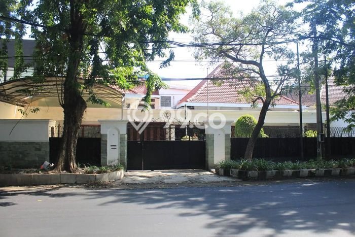 Hunian Modern dengan LT 641m2 & LB 621m2 Disewakan di Raya Darmo Hunian Modern dengan LT 641m2 & LB 621m2 Disewakan di Raya Darmo