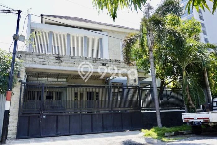 Rumah Mewah LB 350m2 Siap Pakai Desain Elegan di Manyar, Surabaya Rumah Mewah LB 350m2 Siap Pakai Desain Elegan di Manyar, Surabaya