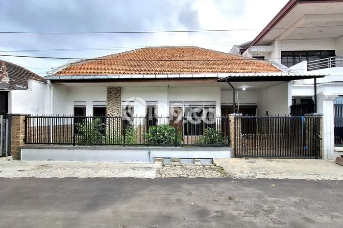 Jual Rumah Strategis Bagus Punya 5 KT di Klojen Malang SHM Jual Rumah Strategis Bagus Punya 5 KT di Klojen Malang SHM