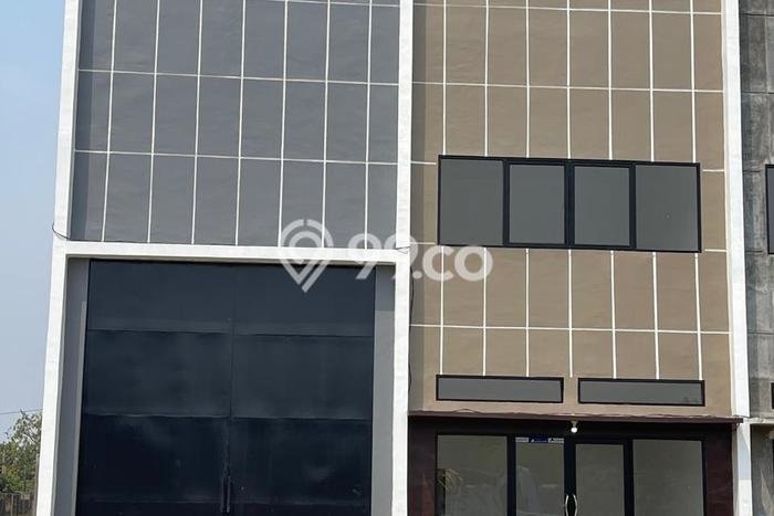 Unit Gudang Disewakan di Kamal di Area Ramai & Strategis Unit Gudang Disewakan di Kamal di Area Ramai & Strategis