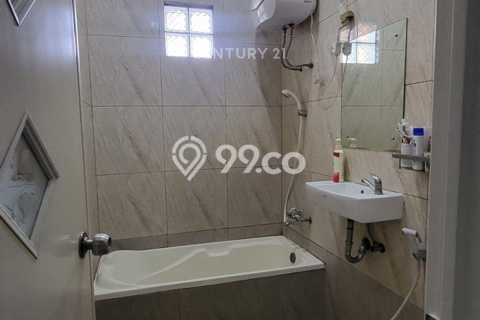 Hunian Mewah Siap Huni LT 300m2 di Ciracas, Jakarta Timur Hunian Mewah Siap Huni LT 300m2 di Ciracas, Jakarta Timur