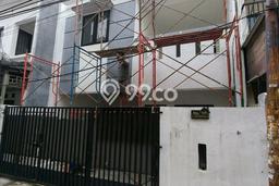 Disewakan! Rumah 2 Kamar Tidur &
2 Kamar Mandi di Duri Kepa, Jakarta Barat Disewakan! Rumah 2 Kamar Tidur &
2 Kamar Mandi di Duri Kepa, Jakarta Barat